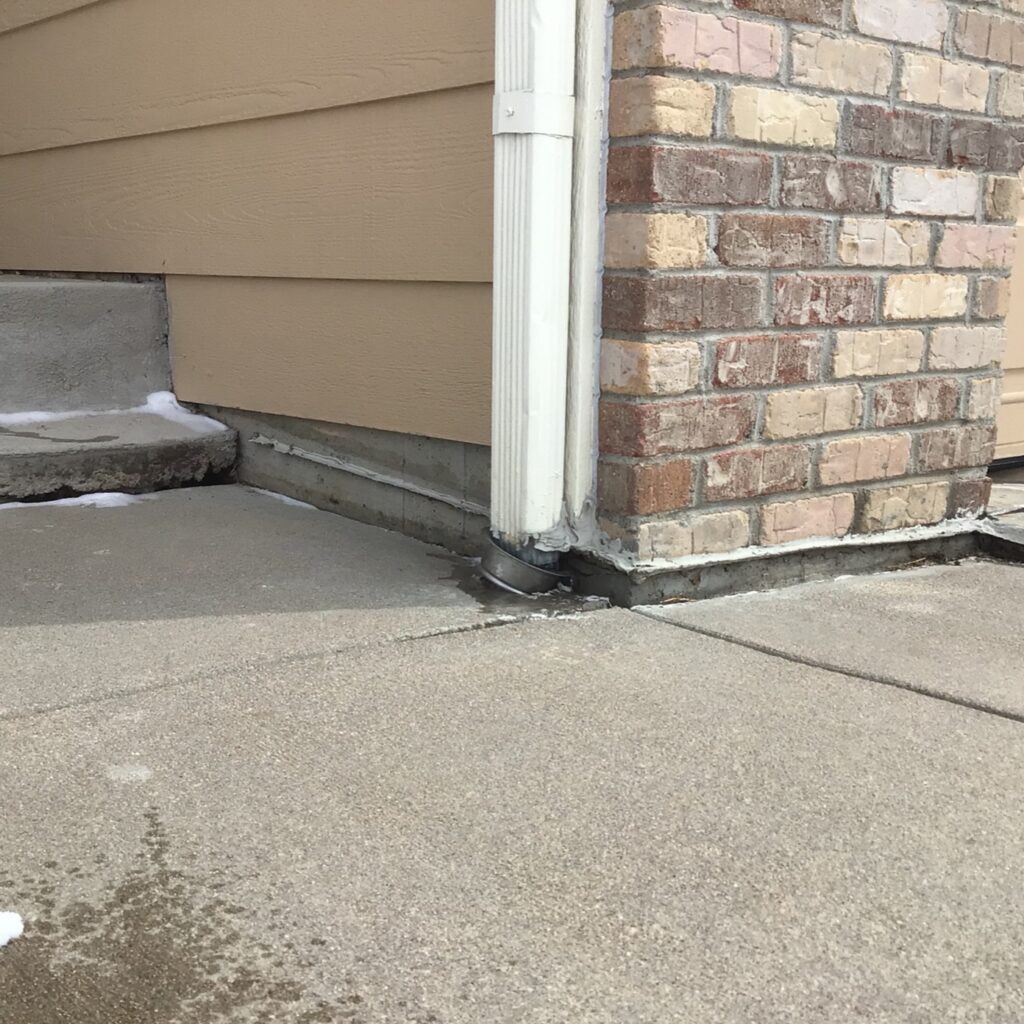 sinking sidewalk that needs sidewalk leveling services